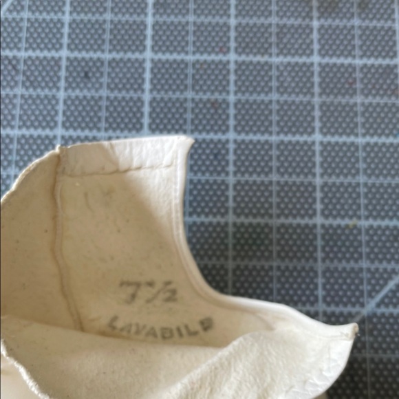 Elegant Cream Leather Gloves